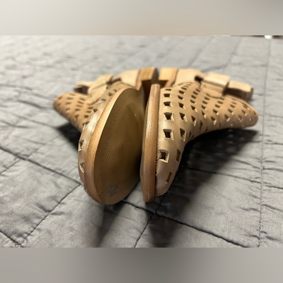 Musse & Cloud — Leather Caila Ankle Booties - Picture 2 of 9